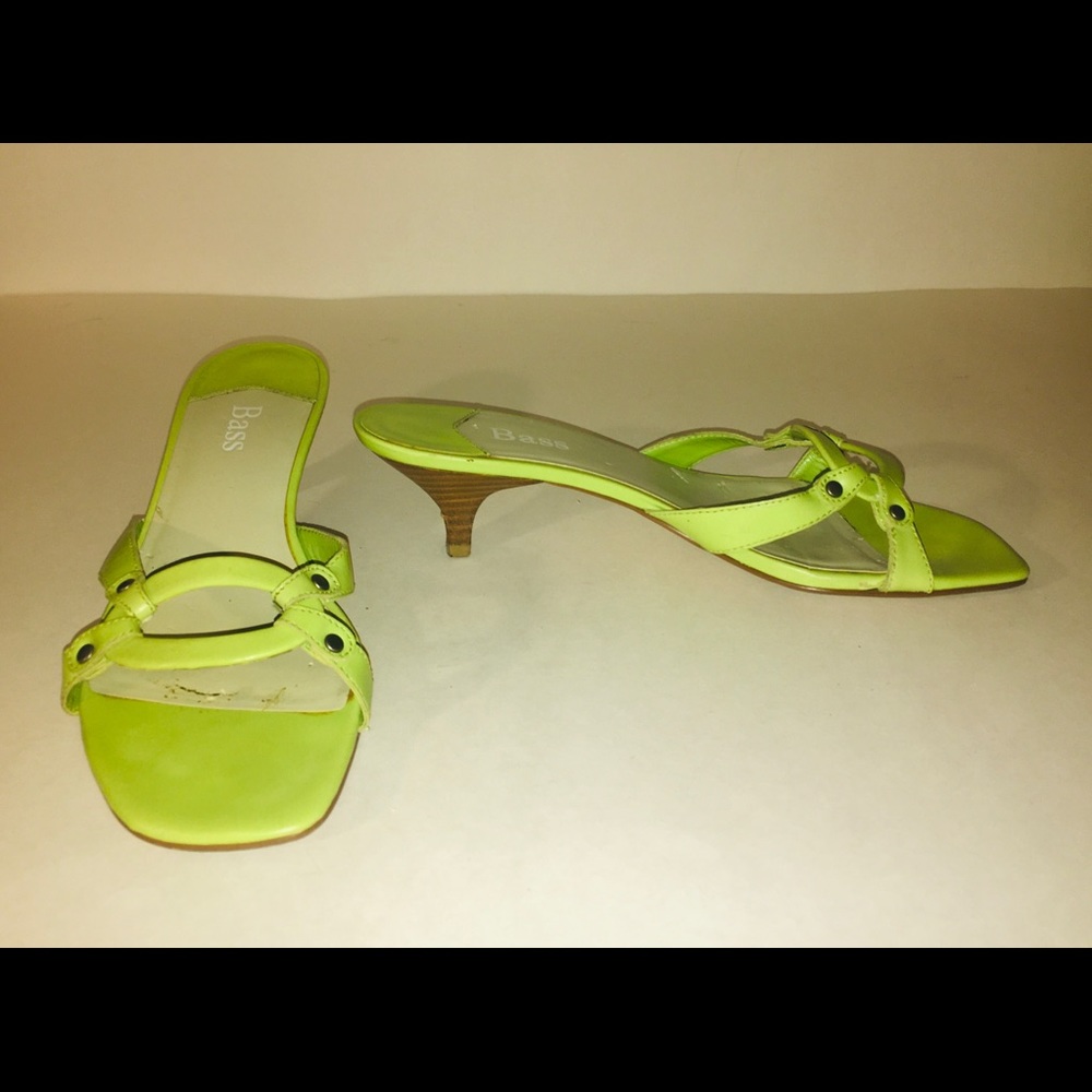 Fresh spring green leather sandals from Bass, US 7M